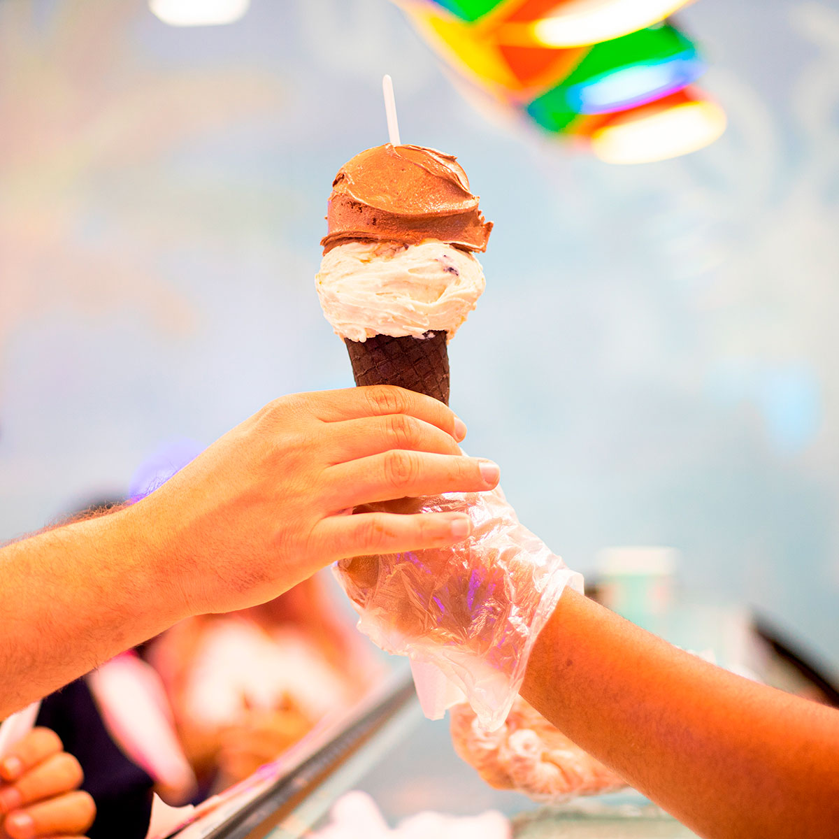 Gelato artesanal Belari com múltiplos sabores - qualidade que justifica a taxa de franquia